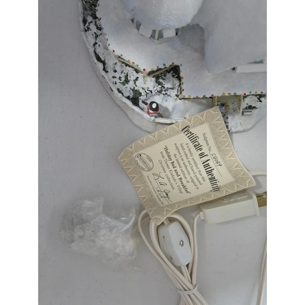 Thomas Kinkade Hawthorne Village Holiday Bed and Breakfast Christmas Sculpture